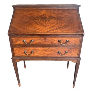 1980s Elegant Hepplewhite Style Inlaid Mahogany Slant-Front Bureau Desk For Sale
