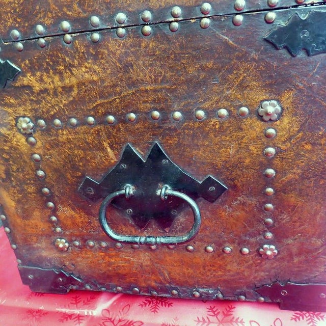 Brown Antique Edwardian Studded Leather Dome-Top Chest, 1900 For Sale - Image 8 of 18