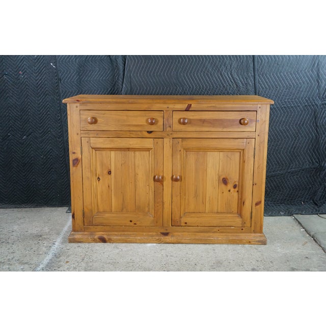 Late 20th Century Late 20th Century Ethan Allen Old Tavern Pine Country Farmhouse Buffet Console Cabinet 23-6006 For Sale - Image 5 of 18