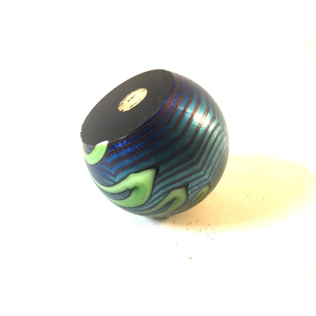 Glass Orient & Flume Signed Spider Art Glass Paperweight 1979 Iridescent Blue For Sale - Image 7 of 8