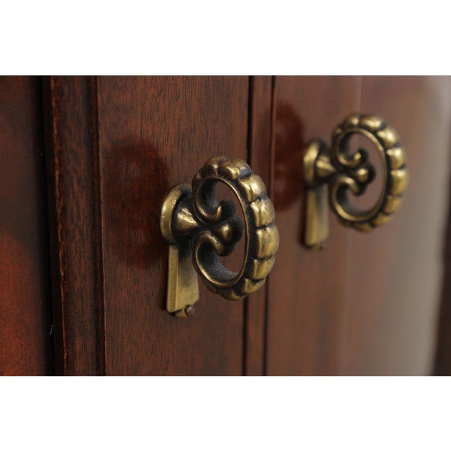 Henredon Bow Glass Mahogany Curio China Cabinet For Sale - Image 10 of 18