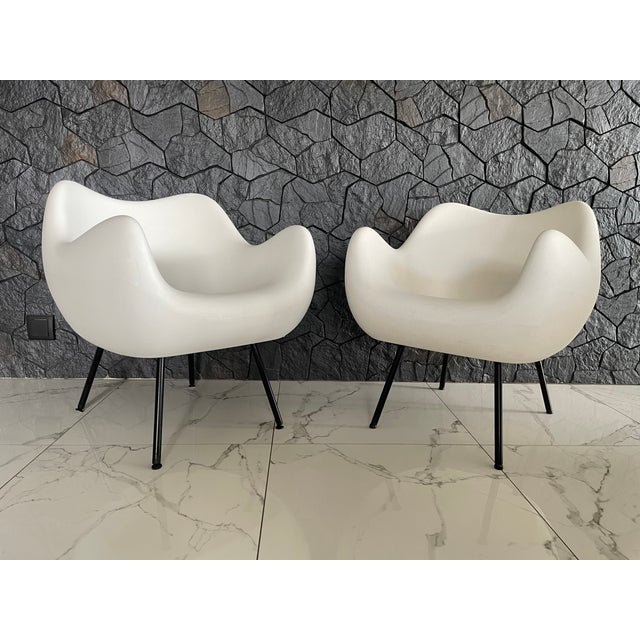 Mid-20th Century Modernism White RM58 Armchairs by Roman Modzelewski for Vzór, 2016, Set of 2 For Sale - Image 12 of 18