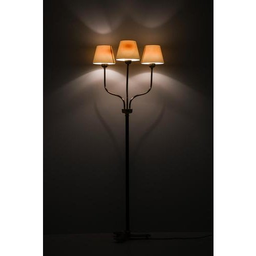 Floor Lamp in Brass and Lacquer from Josef Frank, 1950s For Sale - Image 6 of 10