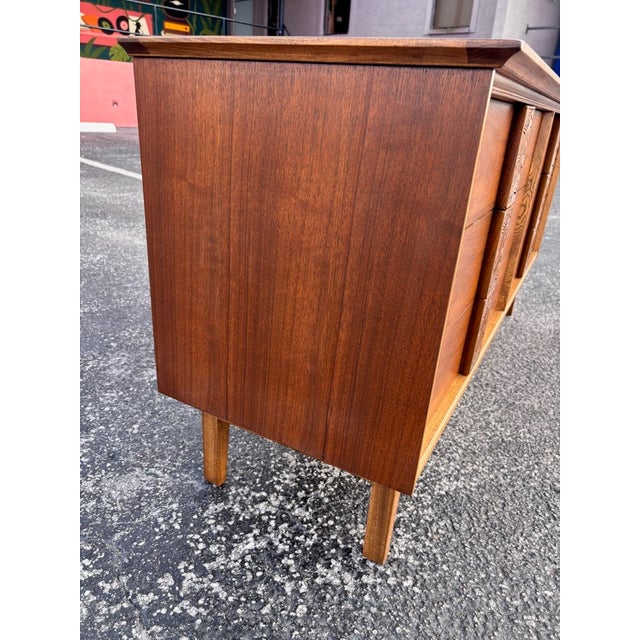 Bassett Fully-Refinished Mid Century Bassett Aztec Sixer For Sale - Image 4 of 8