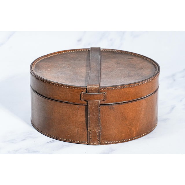 Round Antique Victorian Leather Collar Box Case Home Decor Prop For Sale In New York - Image 6 of 8