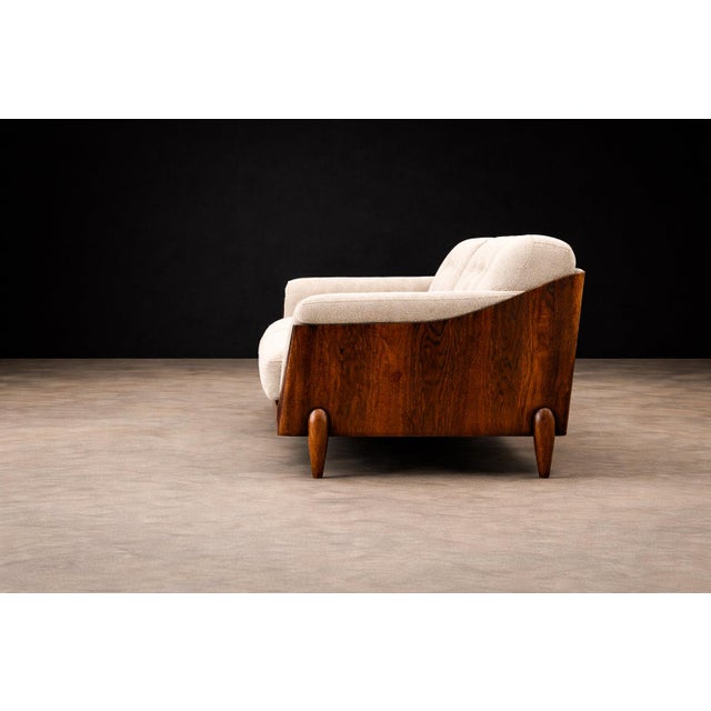 Mid-Century Modern Jd Móveis Brazilian Rosewood Four-Seat Sofa in Warm Oatmeal Bouclé, Brazil, 1960s — Sculptural Form With Rounded Tapered Legs For Sale - Image 3 of 16