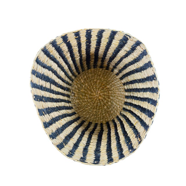 2020s Small Handwoven Vietnamese Seagrass Basket in Black & Natural Woven Pattern For Sale - Image 5 of 7