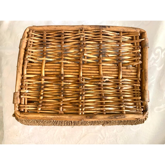 Late 19th Century Vintage Hand Woven Baskets Rope Bamboo Side Wood Handle For Sale - Image 5 of 12