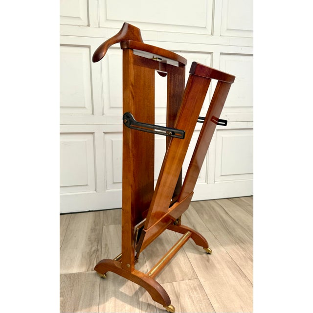 Mid-Century Modern 1950s Italian Fratelli Reguitti Wood & Brass Gentleman’s Valet Trouser Press For Sale - Image 3 of 12