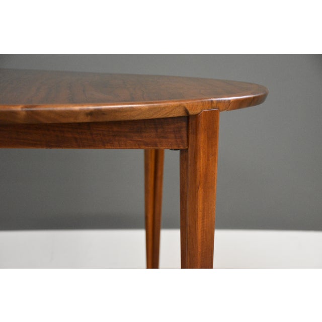 1960s Refinished Walnut 47” Round to Oval Dining Table For Sale - Image 4 of 10