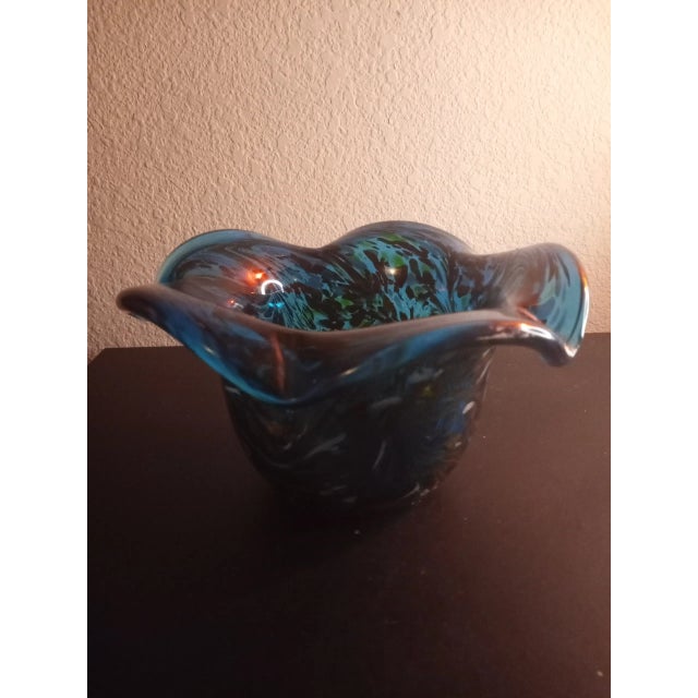 1980s 1980s Cobalt Blue Confetti Art Glass Ruffled Bowl For Sale - Image 5 of 7