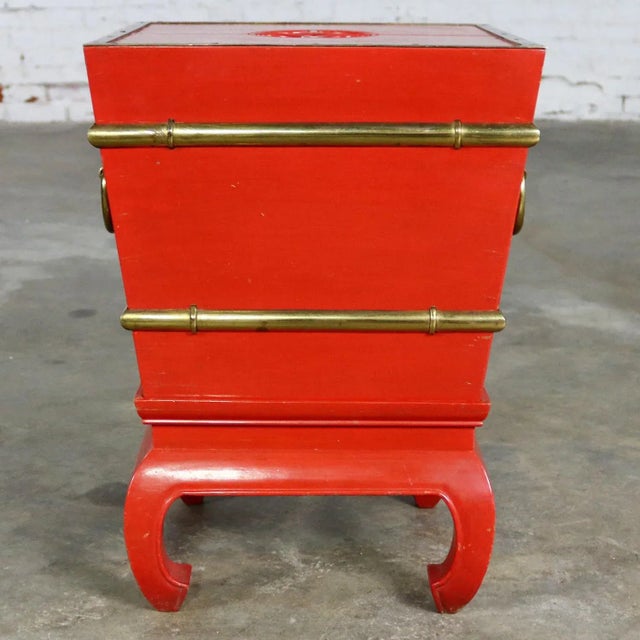 Mid-Century Modern Vintage Asian Accent Table Removable Ice Chest Chinese Red Lacquer and Brass on Hoof Foot Base For Sale - Image 3 of 14