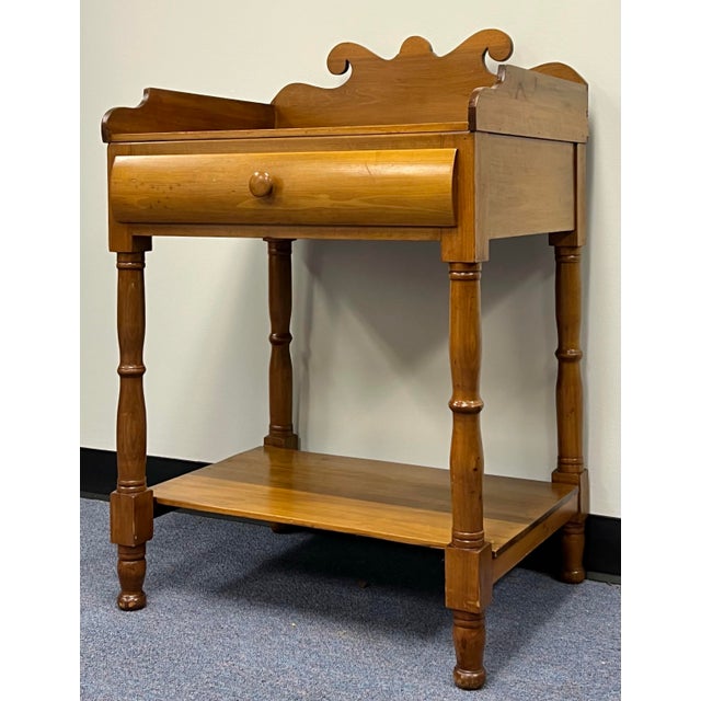 American Antique Circa 1830 Washstand SideTable With Drawer For Sale - Image 3 of 10