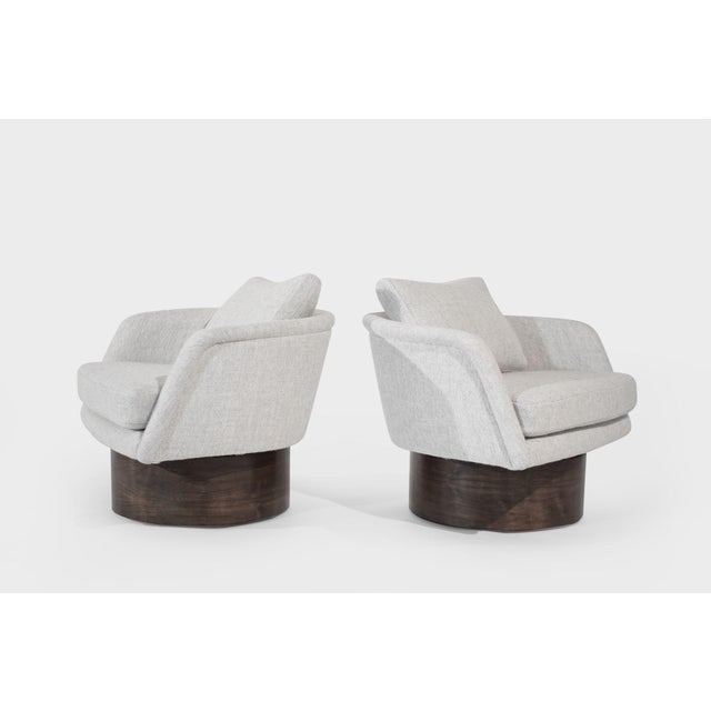 Set of Swivel Lounges on Walnut Supports by Leon Rosen, Circa 1970s For Sale - Image 4 of 12