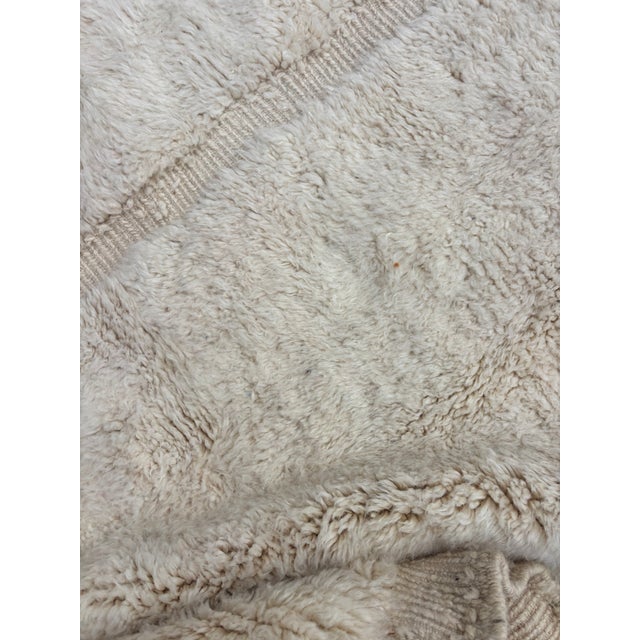 Moroccan Beni M’rirt Wool Rug – Hand Knotted Berber Carpet, Large Ivory Luxury Area Rug For Sale - Image 12 of 15