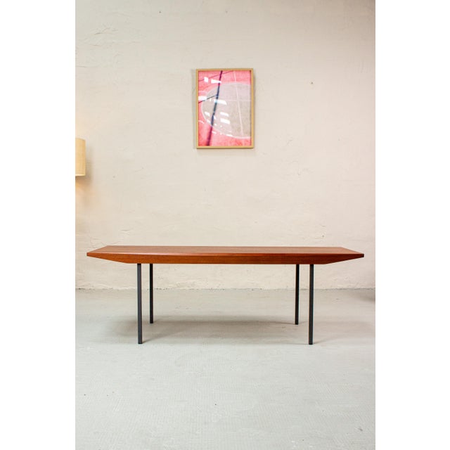 This coffee table by Wilhelm Renz beautifully demonstrates the clarity and simplicity of good mid-century design. The...