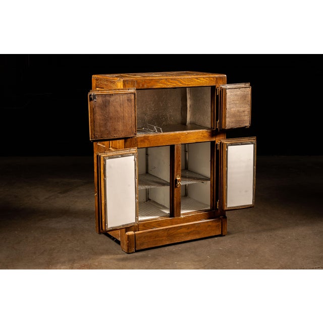Early 20th Century 4-Door Oak Ice Box For Sale In Chicago - Image 6 of 11