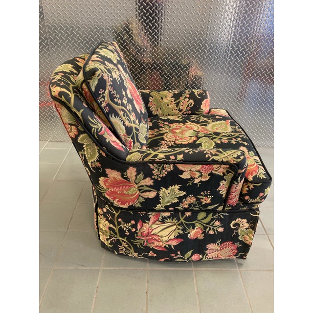 Boho Chic Mid-20th Century Cottage Core Floral Club Chair For Sale - Image 3 of 6