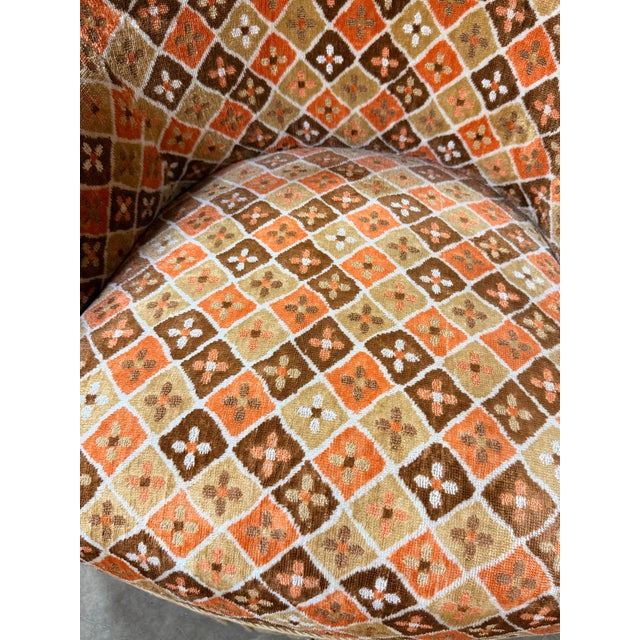 French Early 19th Century Graphic Orange Patterned Crapaud Chair For Sale - Image 3 of 7