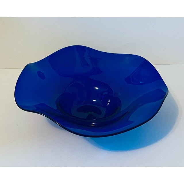 1980s 1988 Signed Brian Higer Postmodern Cobalt Blue Glass Wave Centerpiece Bowl For Sale - Image 5 of 8