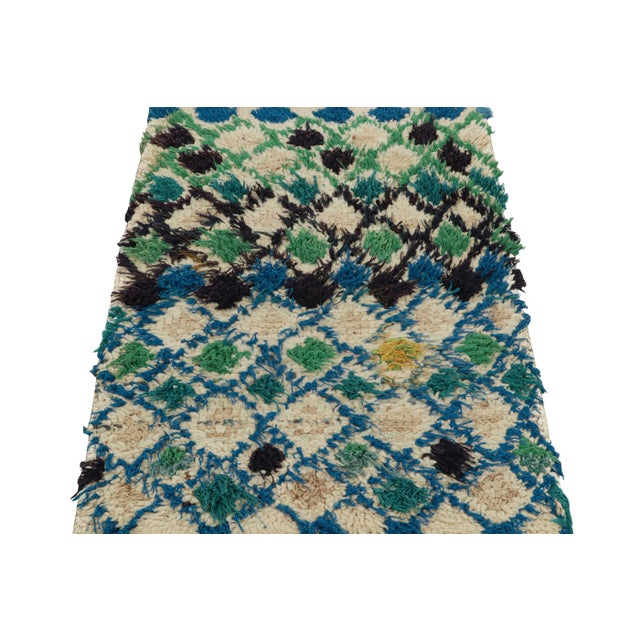 Traditional 1950s Azilal Moroccan Scatter Rug in Beige With Diamond Patterns by Rug & Kilim For Sale - Image 3 of 7
