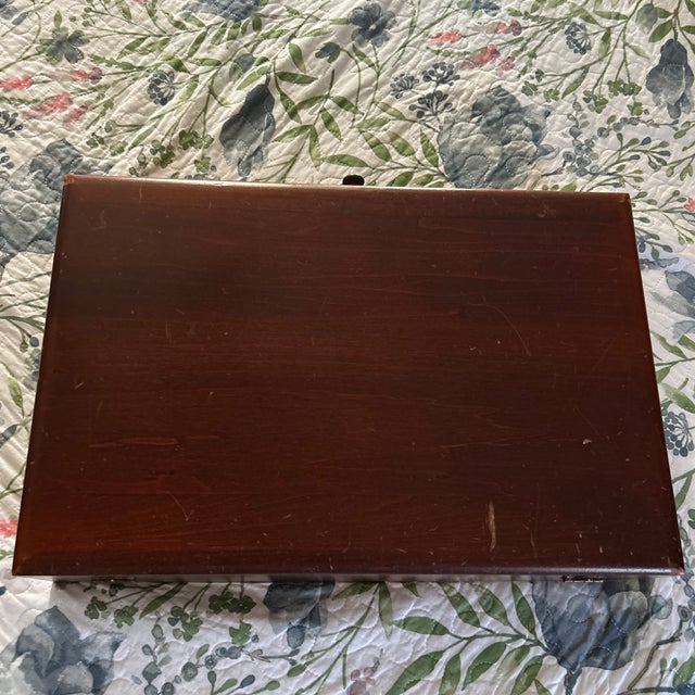 Brown Vintage Queen Bess II Flatware by Oneida Includes Reed Barton Eureka Storage Chest - 88 Piece For Sale - Image 8 of 10