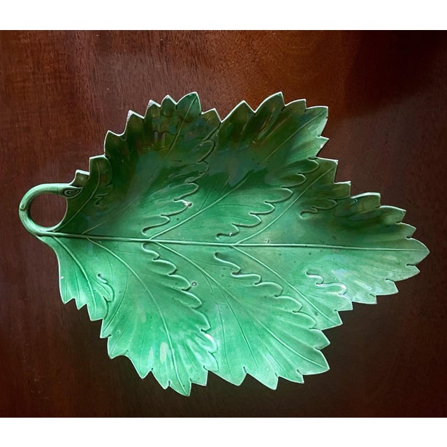 English Antique Early 19th Century English Green Glazed Creamware Leaf Shaped Dish For Sale - Image 3 of 10