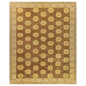 Modern Transitional Wool and Silk Rug with Classic Florals by Doris Leslie Blau