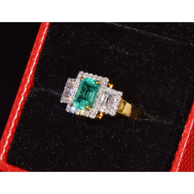 Certified Natural 2.14cts Emerald vs F Diamond 18k Solid Gold Three Stone Halo Ring, Size 6.5 For Sale - Image 14 of 14