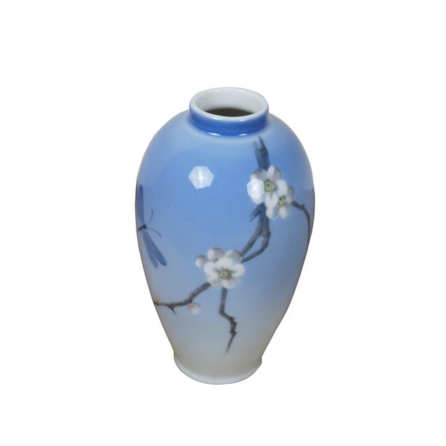 Mid century, 1969-1973, Royal Copenhagen flower vase - 2K / 2301 / 47B. Oblong shape with short narrowed neck, decorated...
