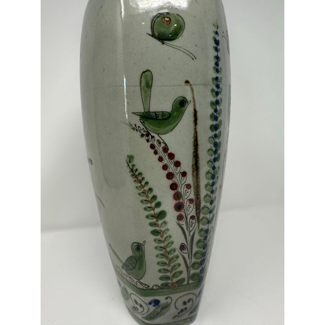 Green Mid 20th Century Monumental Mexican Tonalá Studio Pottery Vase – Hand Painted Birds & Botanical Motif, 17.5” For Sale - Image 8 of 12