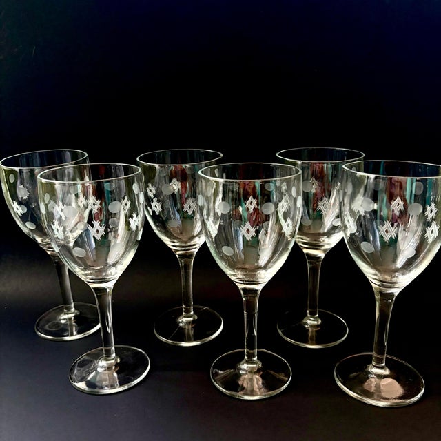 1930s Vintage Wine Glasses by Standard Glass Co in the Criss Cross & Punties Pattern – Set of 6 Gobblets - Art Deco Depression Glass – 7.25" For Sale - Image 5 of 9