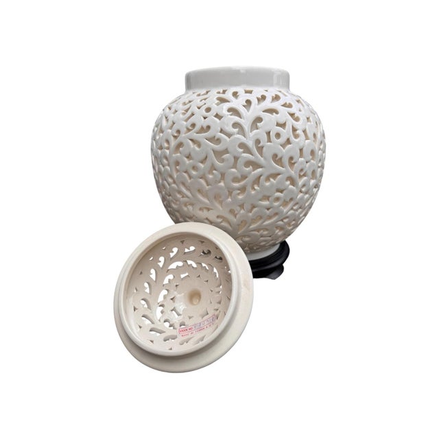 White Vintage Mid 20th Century Hollywood Regency Pierced Ceramic Lidded Ginger Jar Table Lamp For Sale - Image 8 of 11