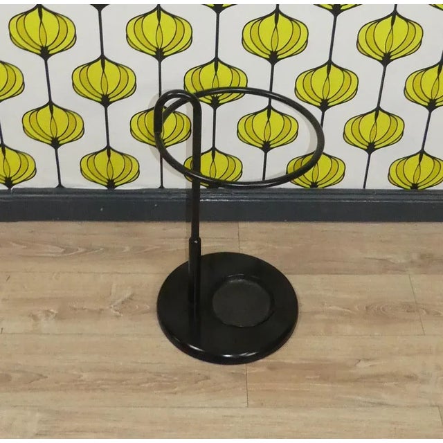 Deco highlight Just wow! Super cool design 80s shield stand made of metal/heavy coated wooden plate In clean optics Black...