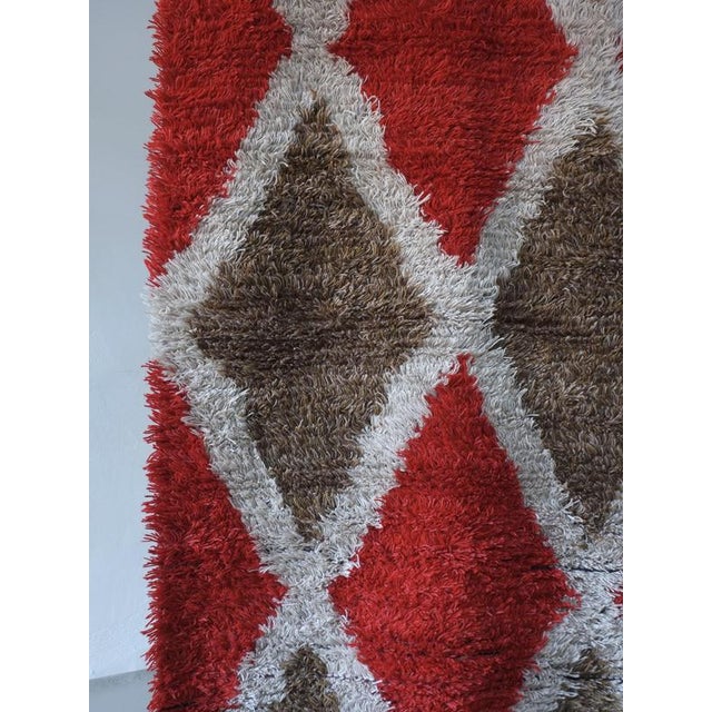 Vintage Scandinavian Rya wool rug with geometric rhombus motif. Condition: Good vintage condition according to its age -...