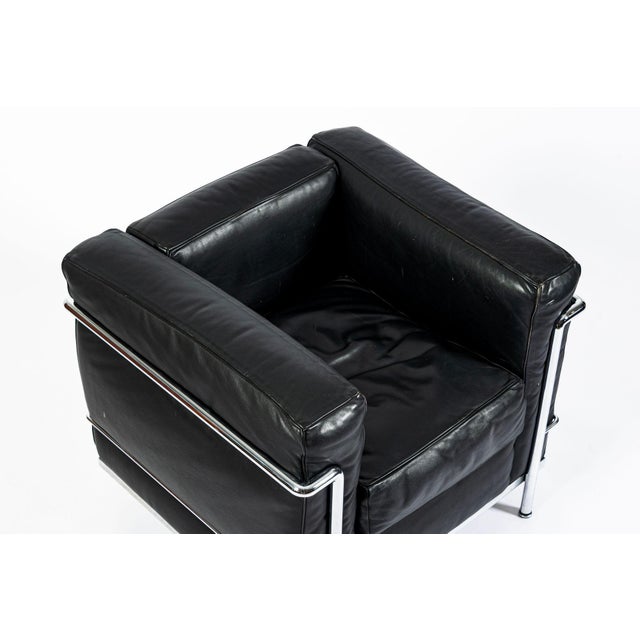 Authentic Cassina Lc2 Black Leather Petit Lounge Chair by Le Corbusier, 4x Avail For Sale - Image 10 of 17
