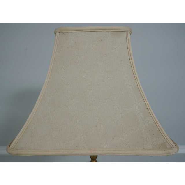 Traditional Mottahedeh Vintage Federal Porcelain Urn Table Lamp For Sale - Image 3 of 13