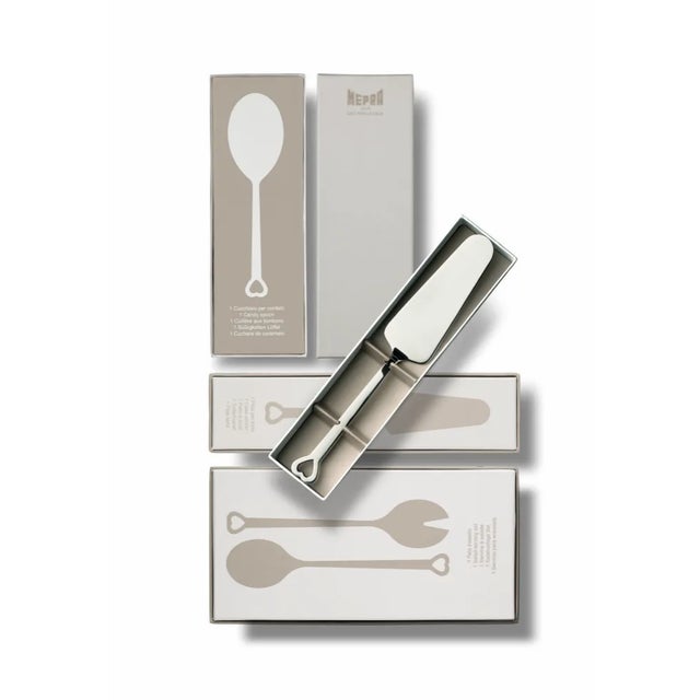 Evento Cake / Pastry Server comes in a lovely gift box, but the choice is yours to share or keep for yourself! Made with...