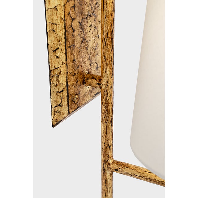 Visual Comfort Chapman & Myers for Visual Comfort Signature Ashton Large Single Sculpted Sconce in Gilded Iron with Linen Shade For Sale - Image 4 of 9
