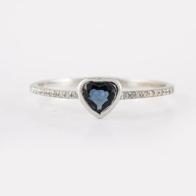 Art Deco 18k Solid Gold Blue Sapphire Heart Promise Ring Size 7 ( All Sizes Available ) For Sale - Image 3 of 13