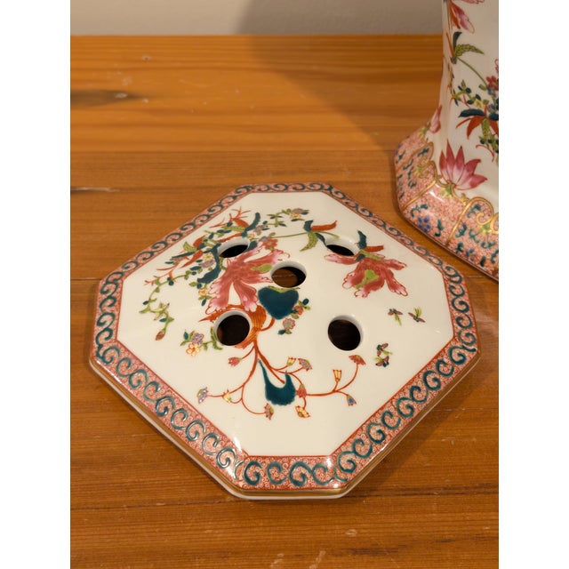 Pair of Chinese Porcelain Potpourri Jars With Lids For Sale - Image 9 of 10