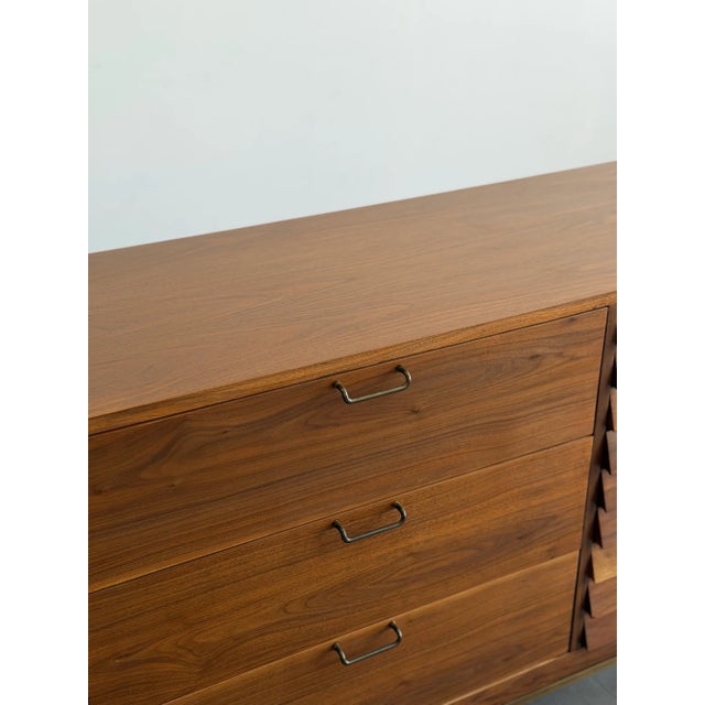 1960s Walnut Dresser With Brass Accents by American of Martinsville For Sale - Image 4 of 11