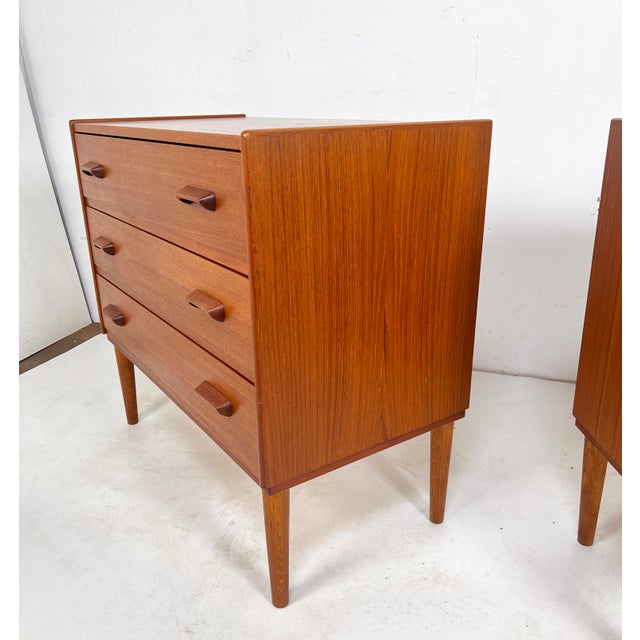 C. 1960s Carl Aage Skov for Munch Mobelfabrik Teak Three Drawer Chests - A Pair For Sale - Image 12 of 15