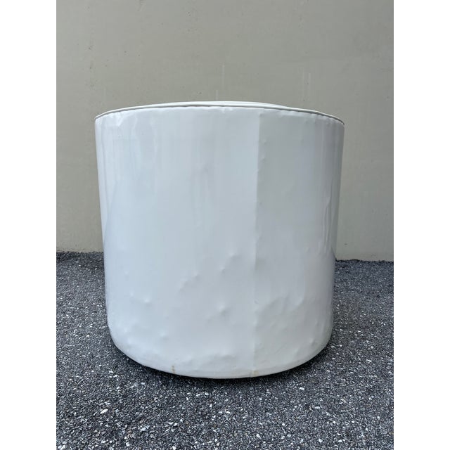 1960s Vintage Space Age White Tufted Vinyl Accent Swivel Chair Style of Antonia Astori For Sale - Image 5 of 6