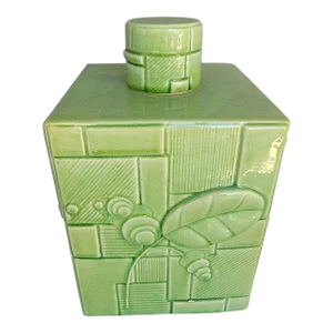 Global Views Ceramic Urn With Lid