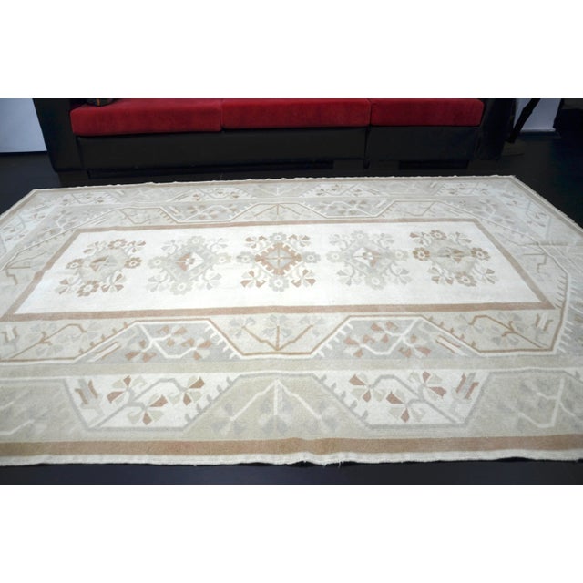 1960s Vintage Turkish Anatolian Handmade Area Rug For Sale In Phoenix - Image 6 of 11