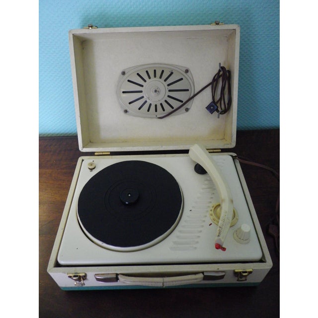 Melodyne was a well-known brand in France for its compact and colorful record players. Suitcase record player, "Melovox"...