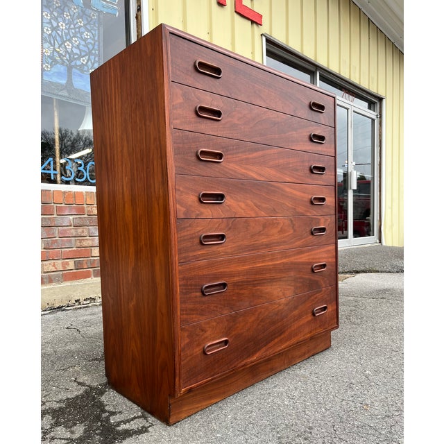 Mid 20th Century Founders Modern Walnut Chest of Drawers For Sale - Image 6 of 14