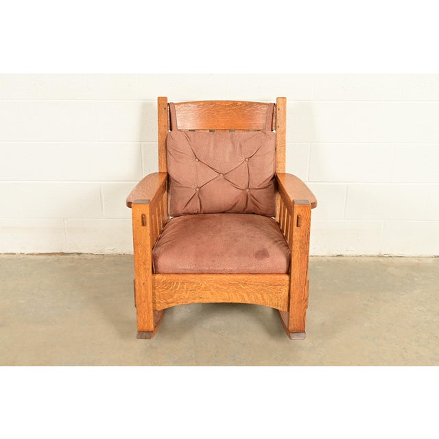 An exceptional antique Mission or Arts & Crafts rocking chair By Harden Furniture USA, Circa 1910 Solid quarter sawn oak...