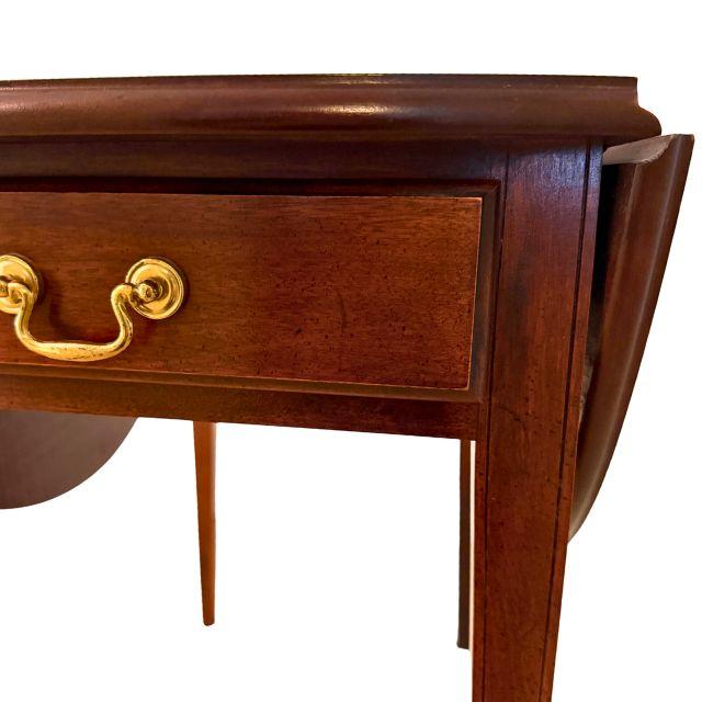 Late 20th Century, Mahogany, Hepplewhite Style, Pembroke, Folding Side Table For Sale - Image 11 of 14